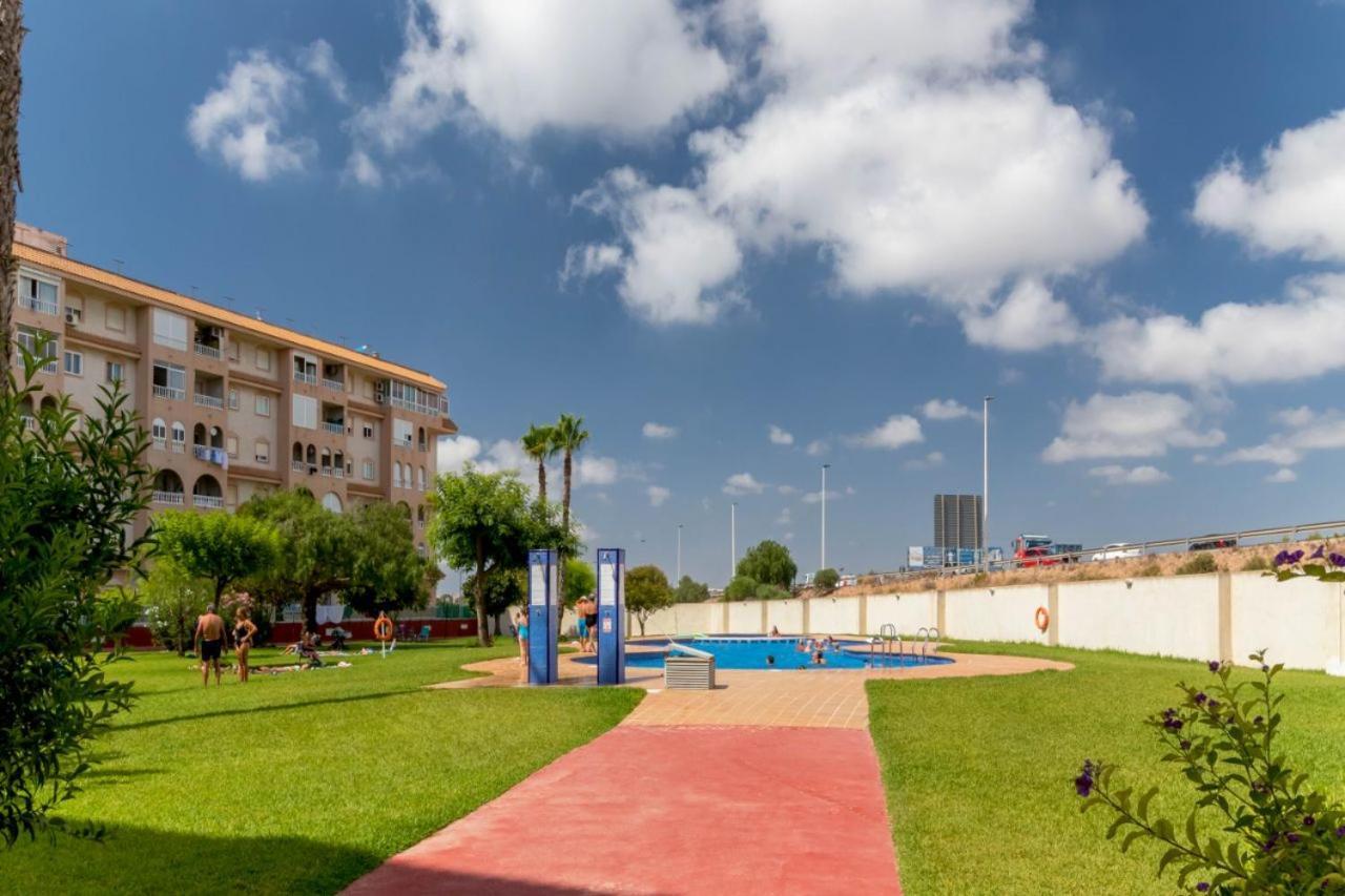 Apartamentos Villa Madrid 托雷维耶哈 外观 照片