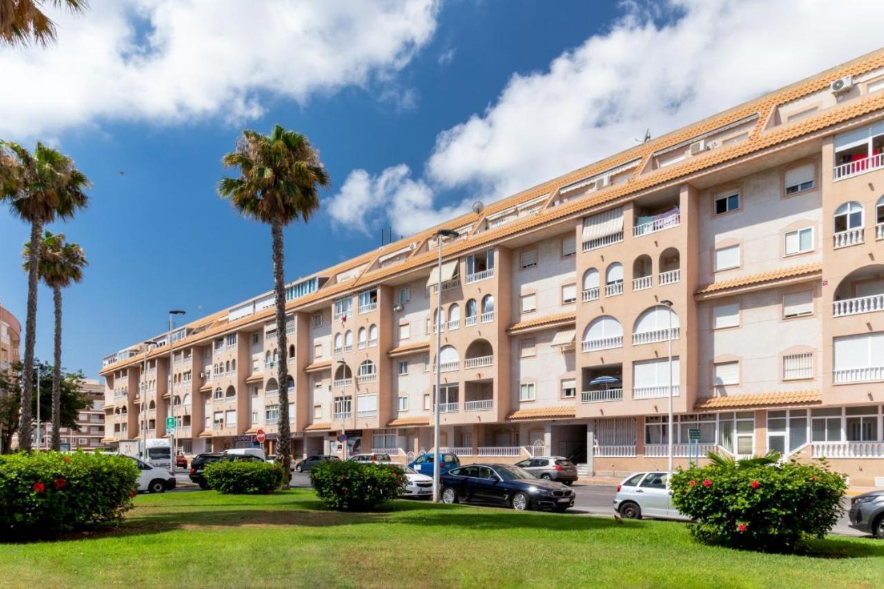 Apartamentos Villa Madrid 托雷维耶哈 外观 照片